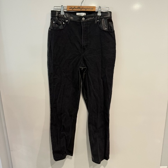 Abercrombie & Fitch Curve Love 90’s Straight Jean Vegan Leather Jean Mixed - Picture 8 of 11